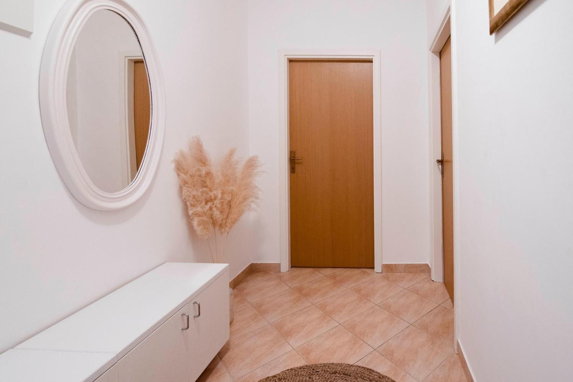 Apartman Karla Sinj Esterno foto