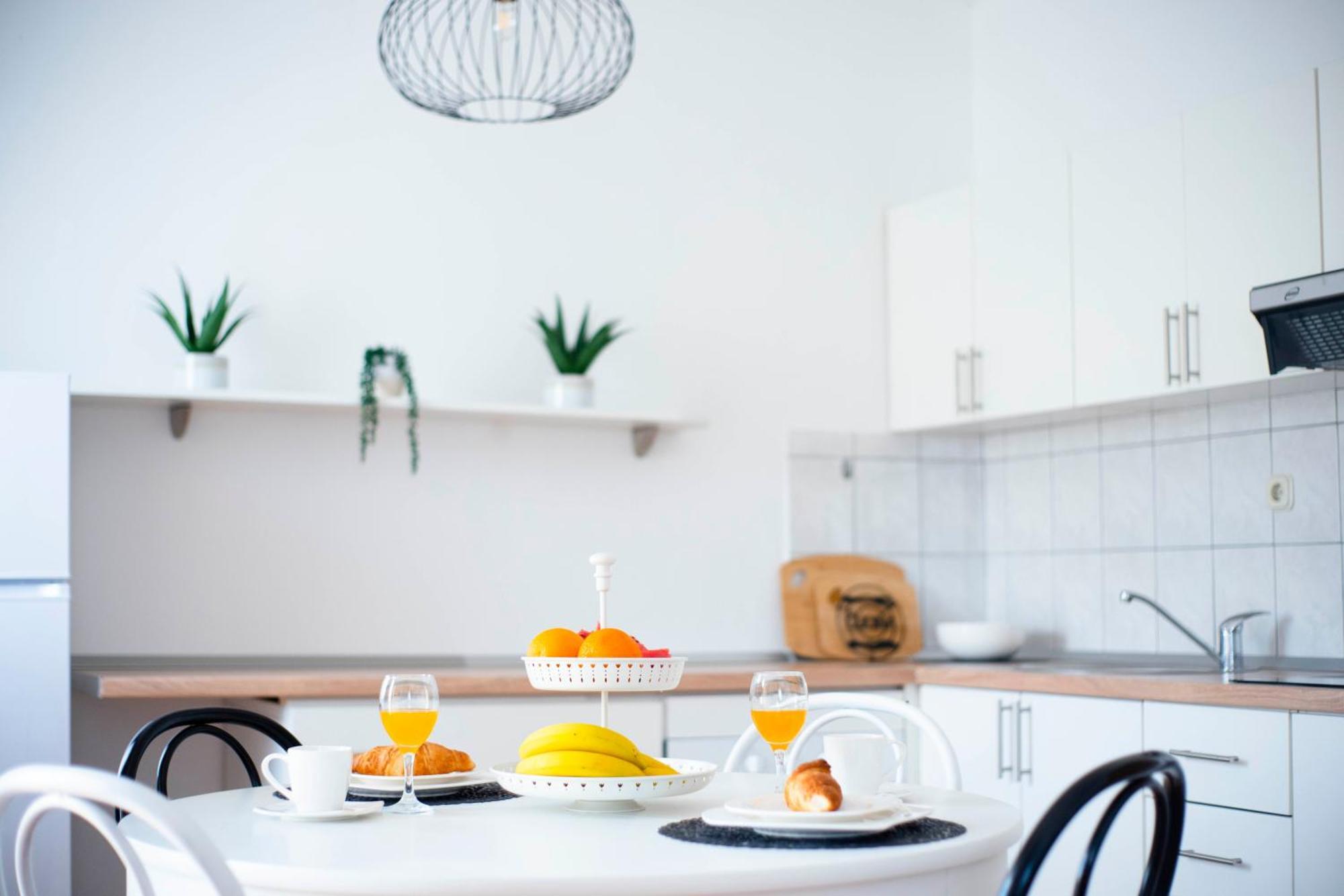 Apartman Karla Sinj Esterno foto