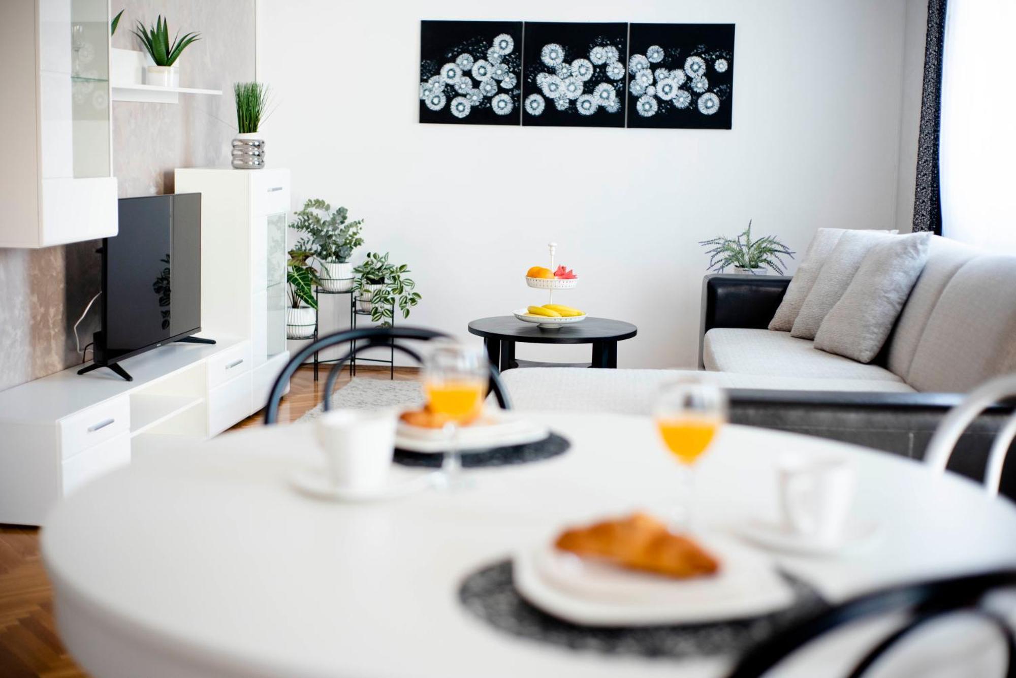 Apartman Karla Sinj Esterno foto